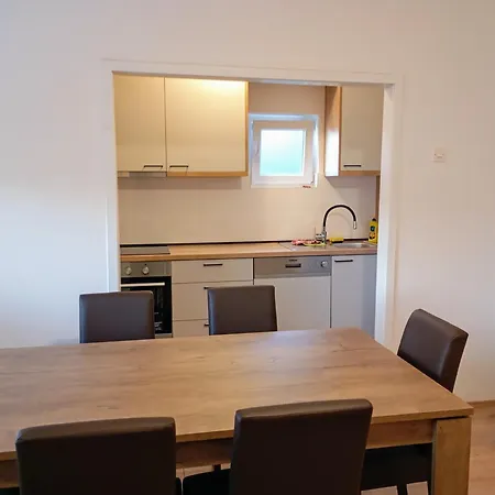 Sunny With 3 Bedrooms Lejlighed Trogir