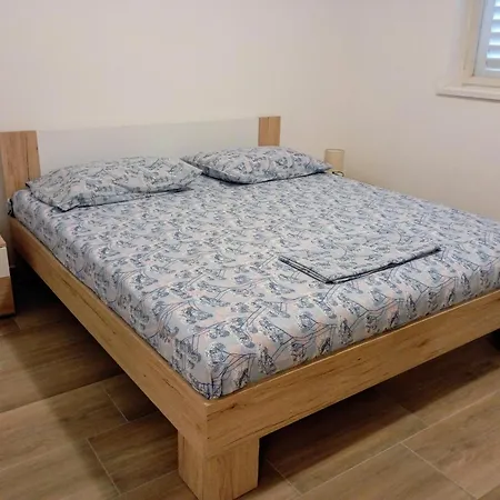 Sunny With 3 Bedrooms Lejlighed Trogir