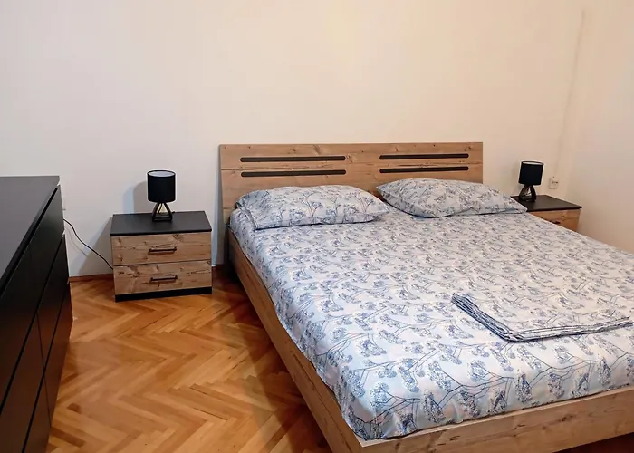 Apartment Sunny With 3 Bedrooms *