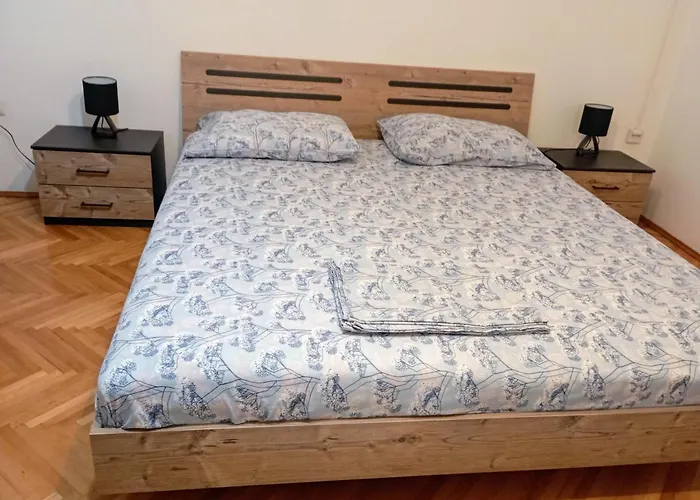 Sunny With 3 Bedrooms *