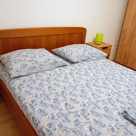 Sunny Coastal Retreat In Apartment Trogir