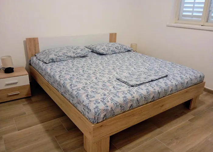 Sunny With 3 Bedrooms Appartement Trogir